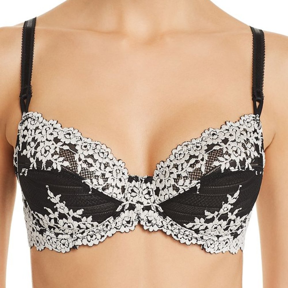 NWT Wacoal Embrace Lace Underwire Bra- black/ ivory